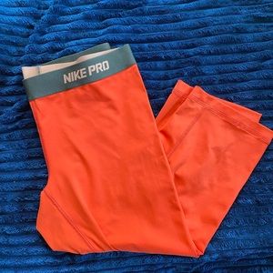 Nike pro cropped leggings